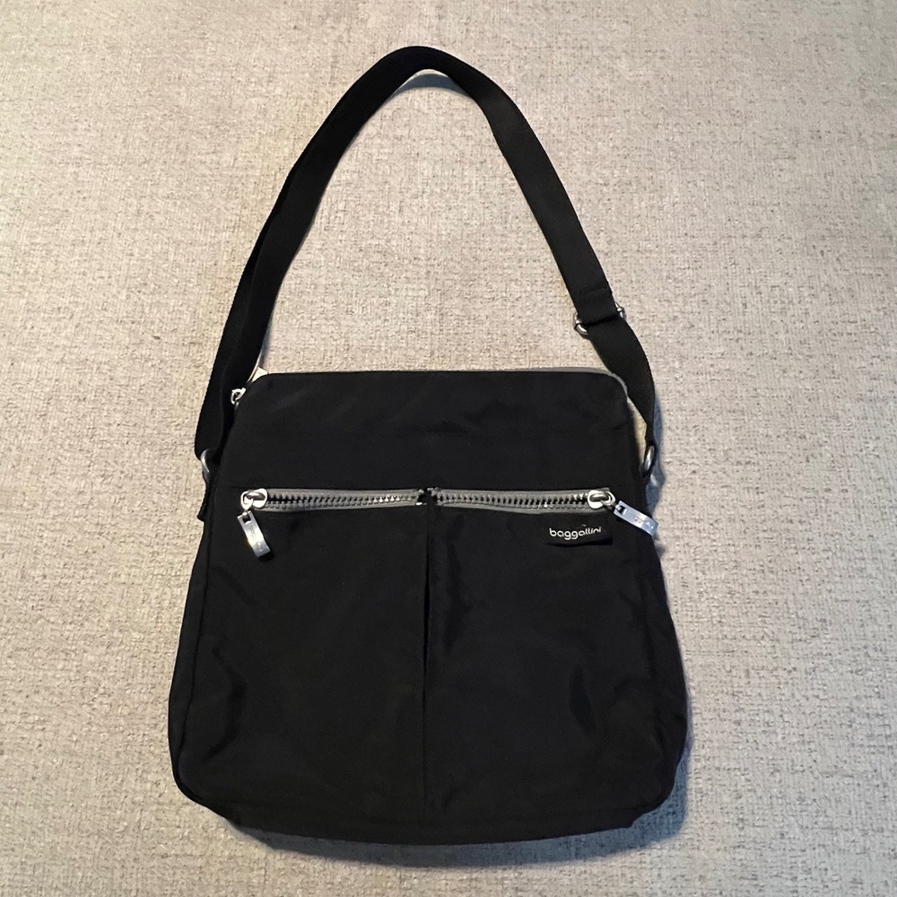 Baggallini Black Nylon Crossbody Bag Travel Purse with Credit Card Slots